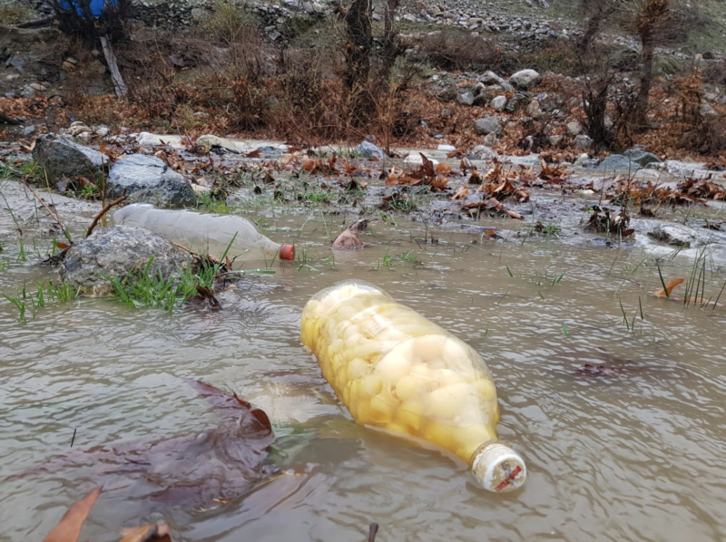Plastic pollution in the Han stream (c) Münevver Oral